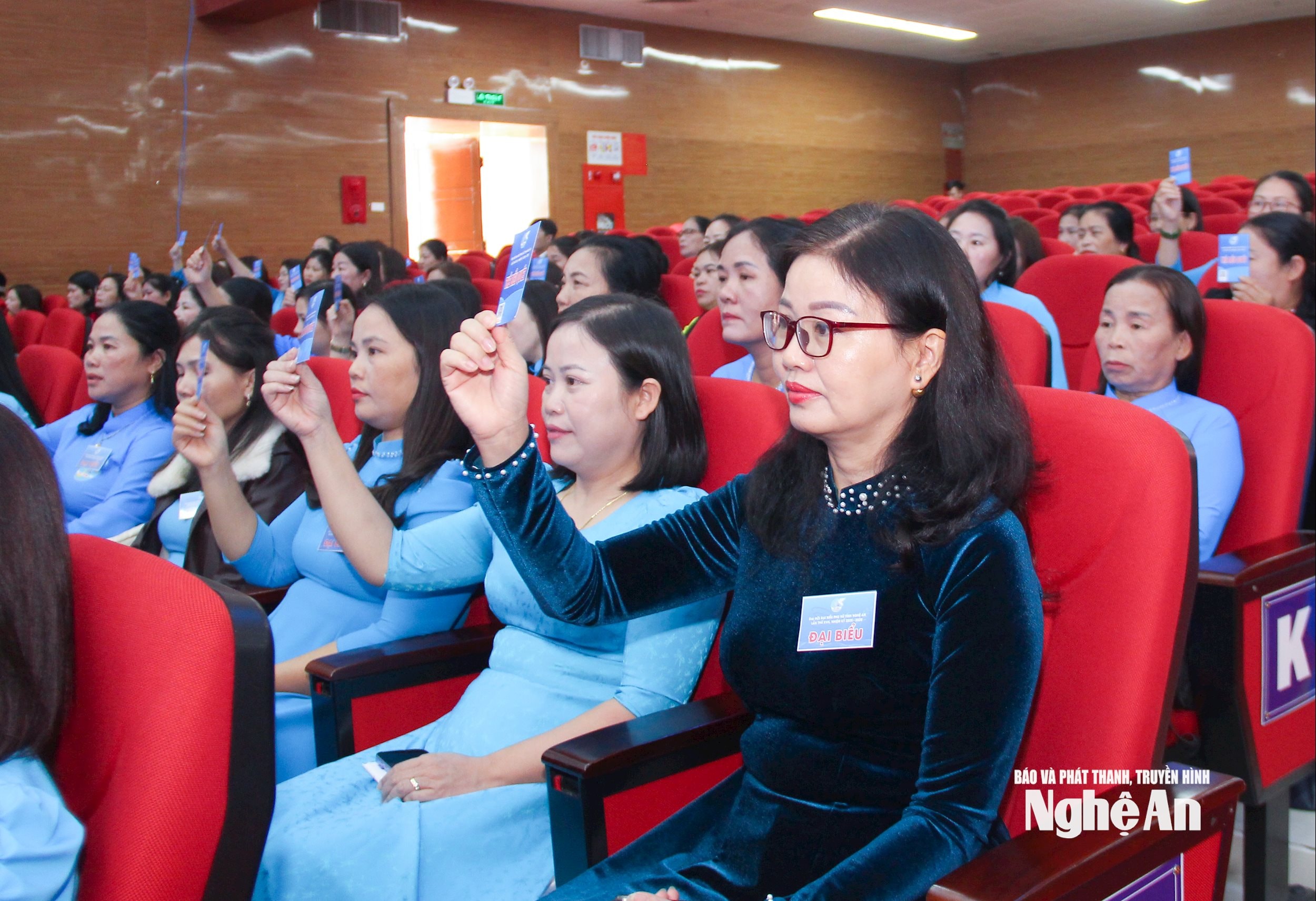  Các đại biểu bầu
