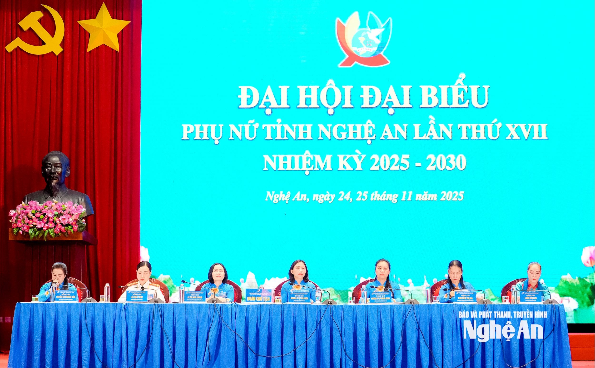 Đoàn Chủ tịch điều hành Đại hội. Ảnh: Phạm Bằng