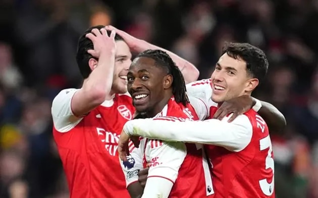 Arsenal dẫn đầu Ngoại hạng Anh thuyết phục