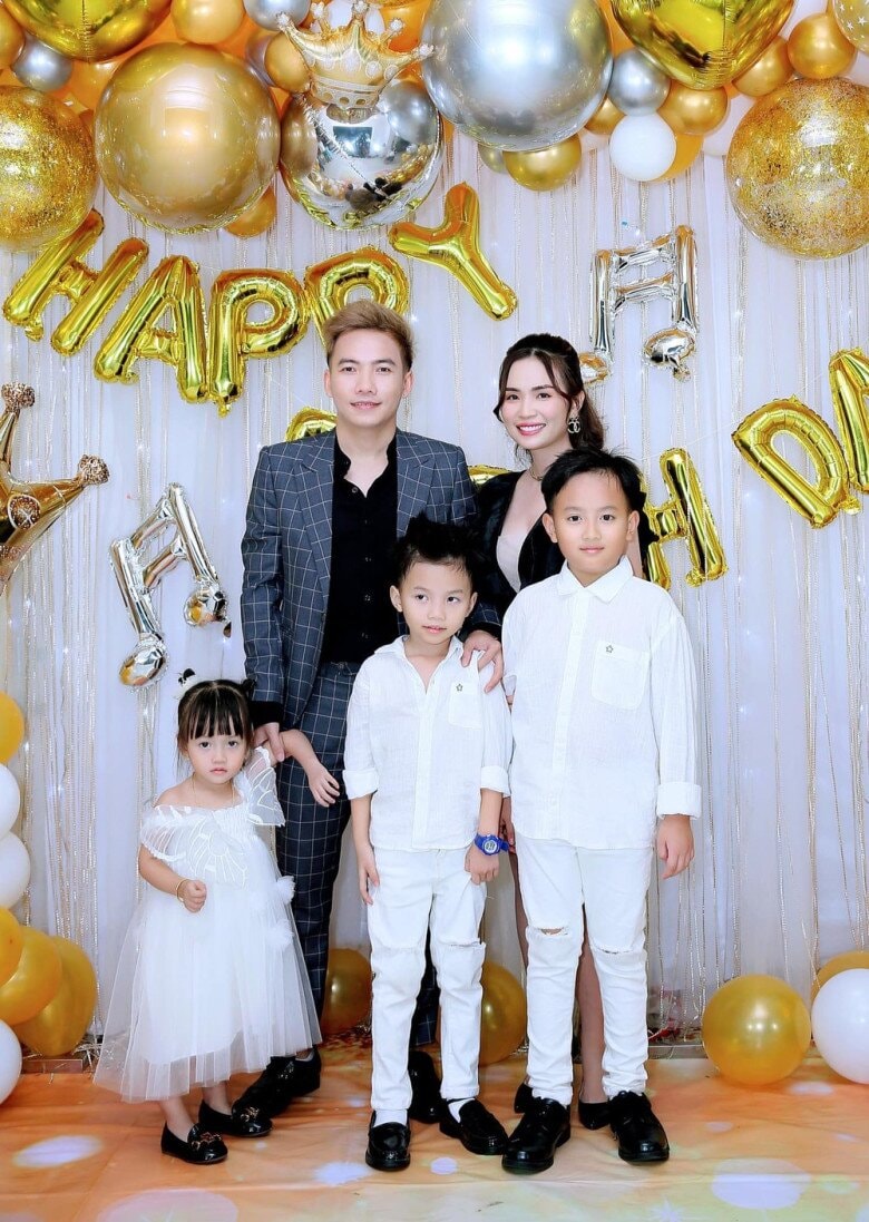 Gia đình hạnh phúc của Phạm Trưởng và bà xã Lê Nga.