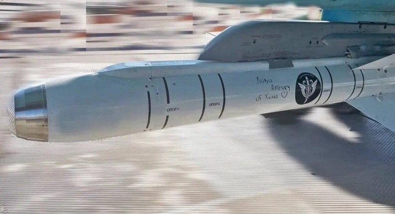 Tên lửa Kh-38ML tăng tốc lên tới 2.700 km/h đã phá hủy hoàn toàn mục tiêu - Ảnh 2.