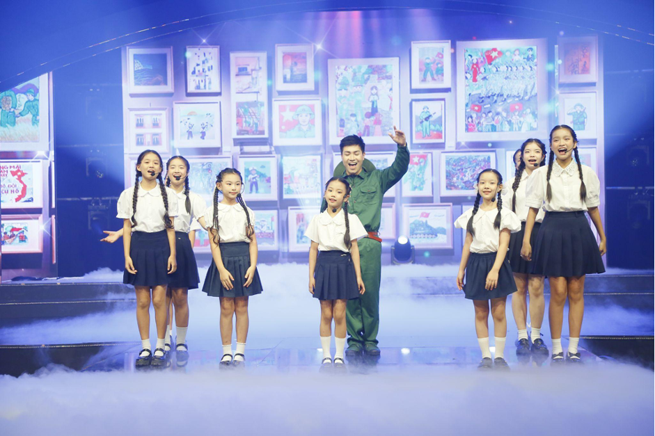 Rapper Phong Windy cùng nhóm thiếu nhi STARLAB