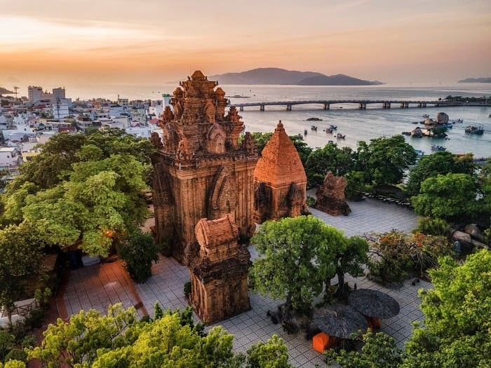 Tháp Bà Ponagar, điểm tham quan biểu tượng