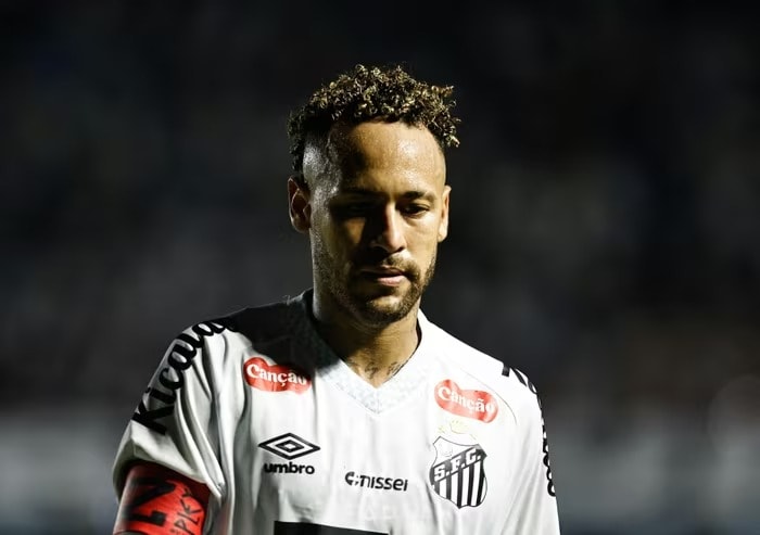 Cơn ác mộng chấn thương của Neymar lại tiếp diễn.