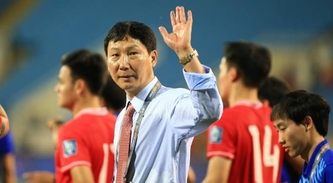HLV Kim Sang Sik còn nhiều việc phải làm.