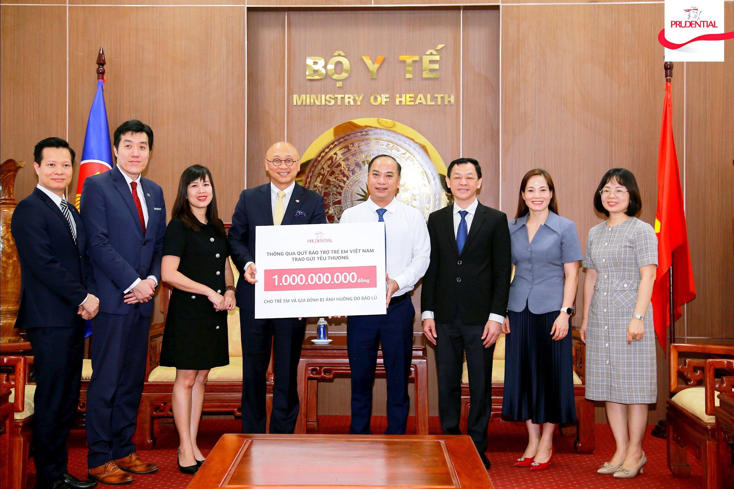 Đóng góp 1 tỷ đồng hỗ trợ cho các địa phương chịu ảnh hưởng bão lũ.