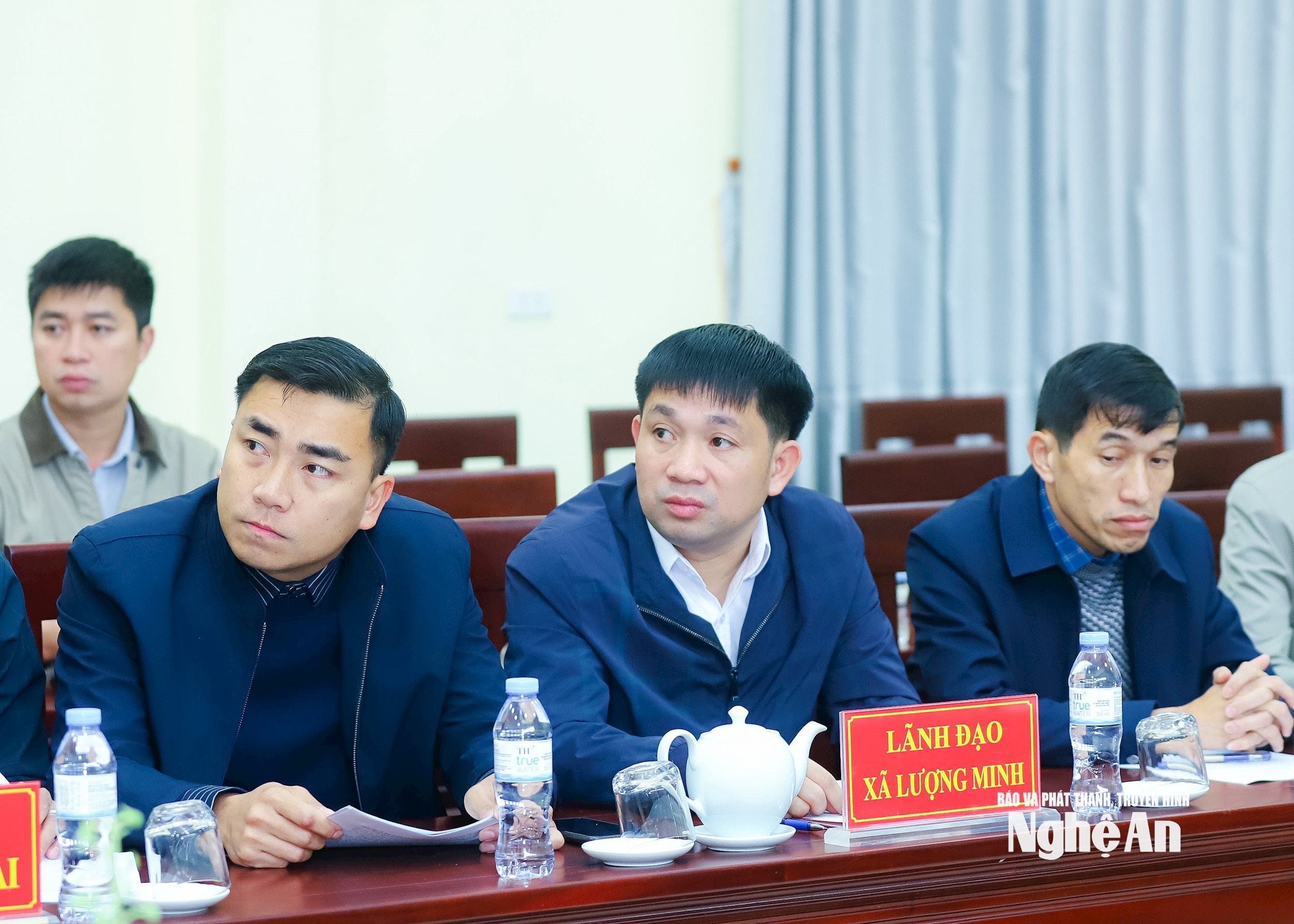 Các đồng chí lãnh đạo các xã tại cuộc làm việc. Ảnh: Thành Duy