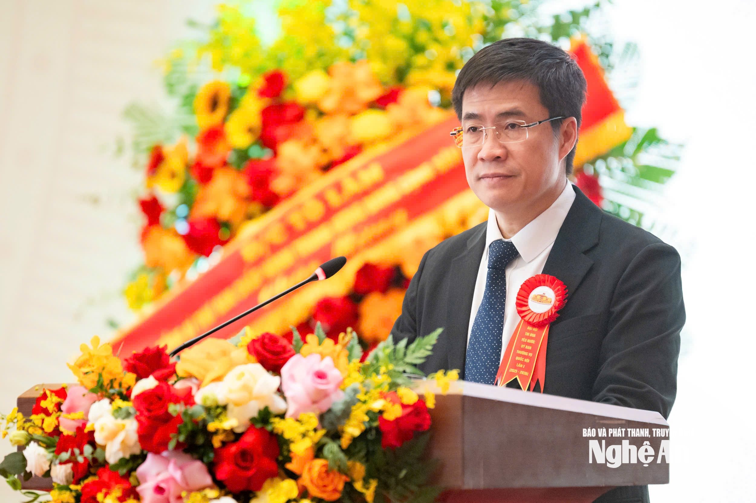 Ông Hoàng Minh Hiếu - Ủy viên Thường trực Ủy ban Pháp luật và Tư pháp, đại biểu Đoàn Nghệ An trình bày tham luận. Ảnh: Nam An