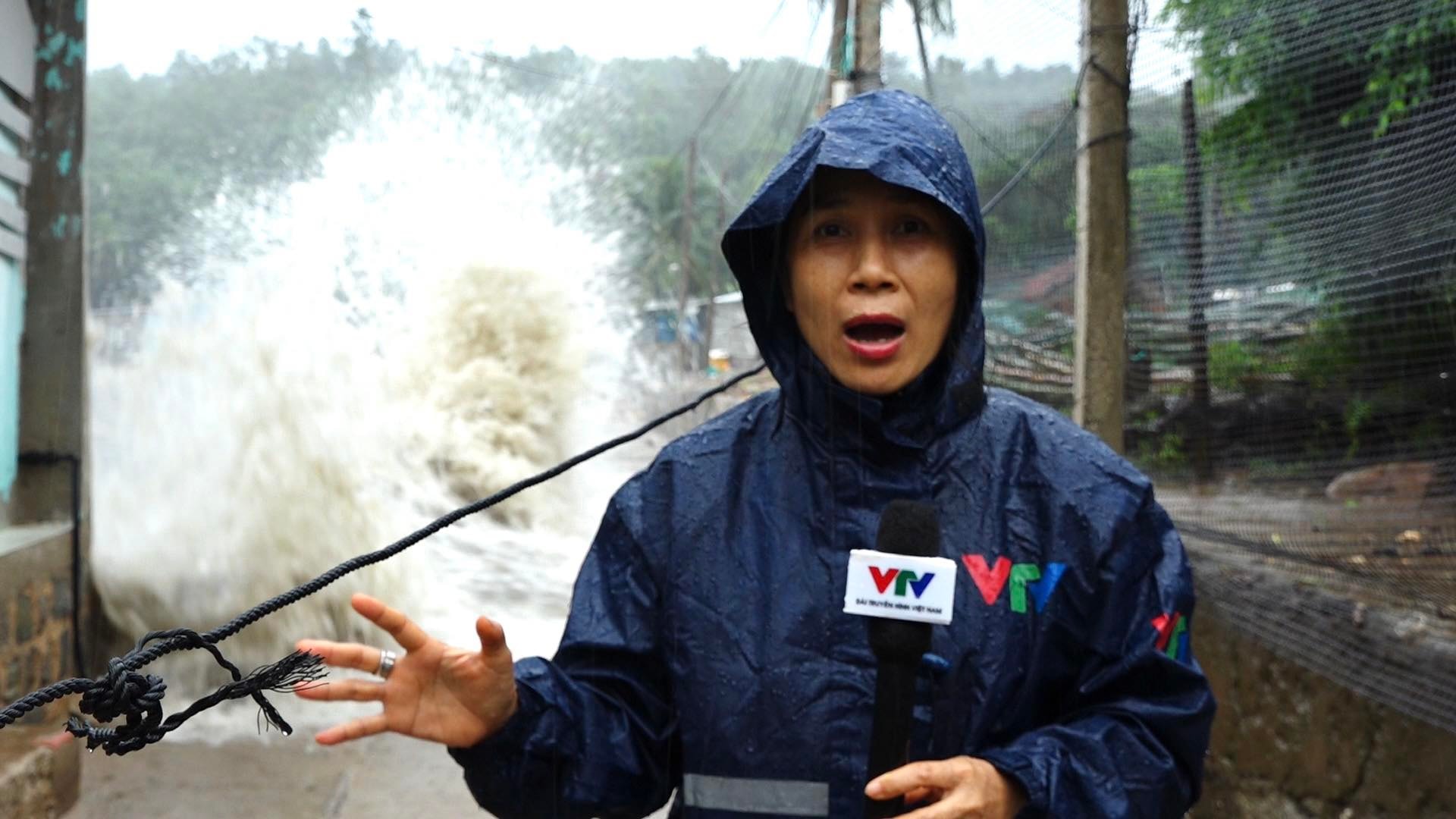Phóng viên Nguyên Linh (Phòng Thời sự, Trung tâm THVN khu vực Miền Trung - Tây Nguyên, Đài THVN).