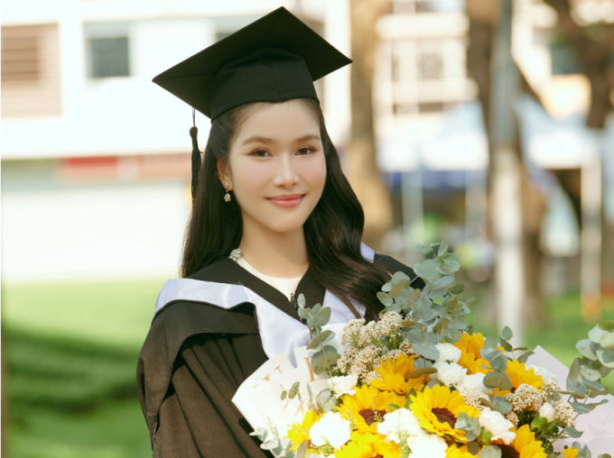 Phương Anh khi tốt nghiệp thạc sĩ.