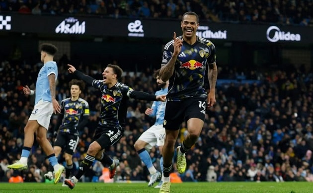 Leeds có hiệp hai quật cường.