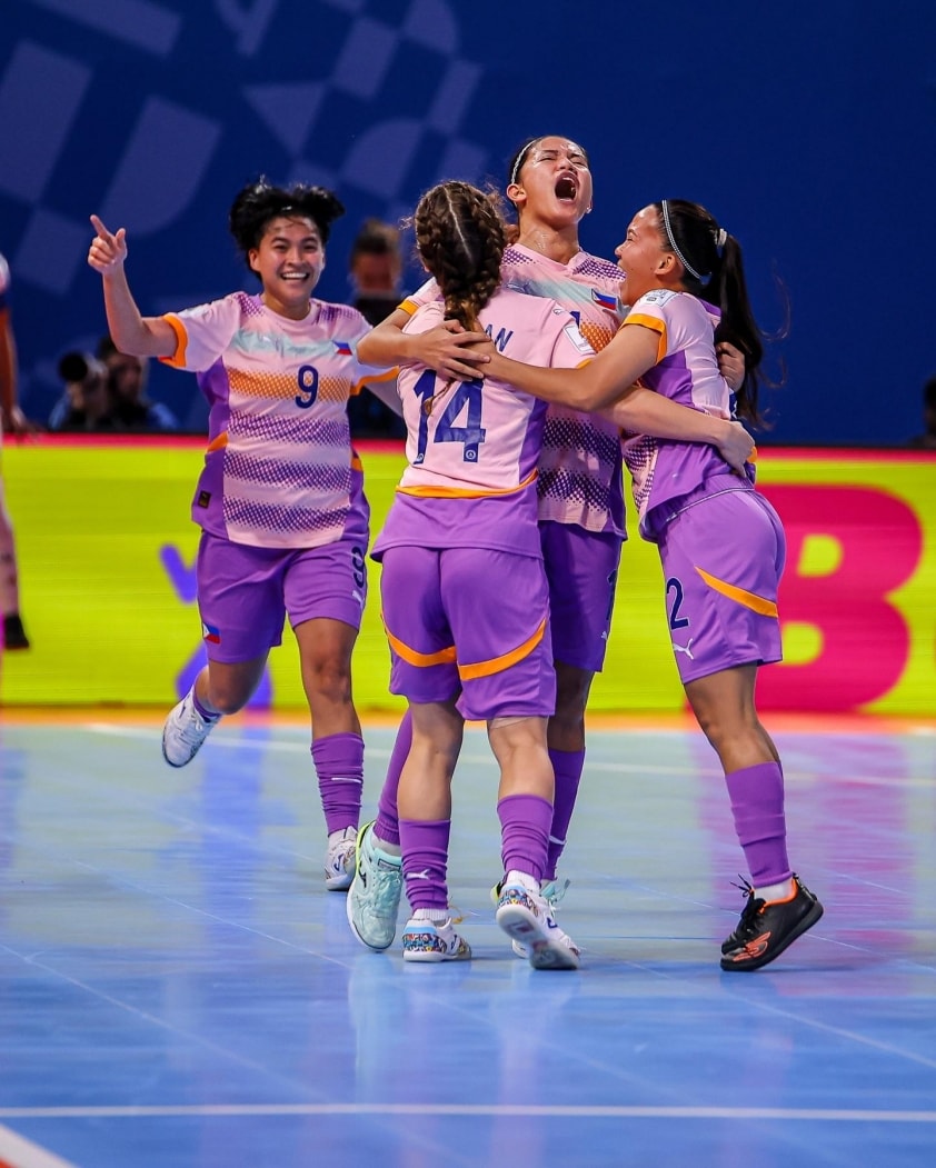 ĐT futsal nữ Philippines ăn mừng sau bàn thắng danh dự (Ảnh: PFF)