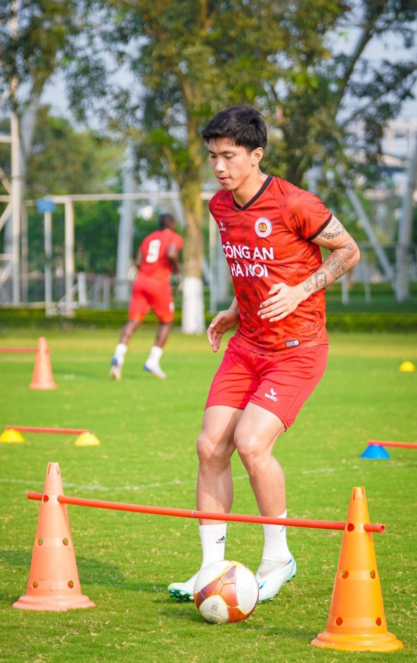 Văn Hậu sang Thái Lan, chuẩn bị tái xuất sau hơn 2 năm 750809