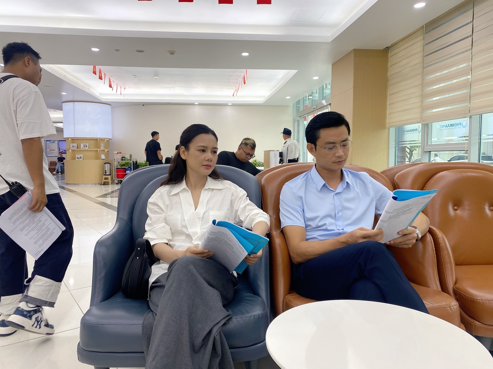 Diễn viên Huyền Sâm tạm biệt đoàn làm phim Lằn ranh - Ảnh 3.