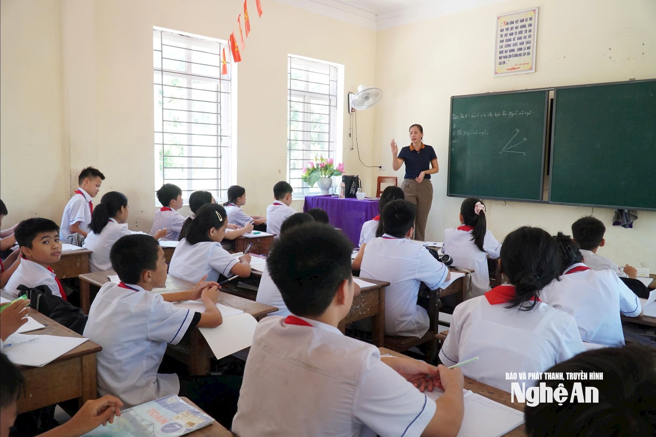 Trên địa bàn huyện Nam Đàn cũ đang còn 11 giáo viên, nhân viên hợp đồng