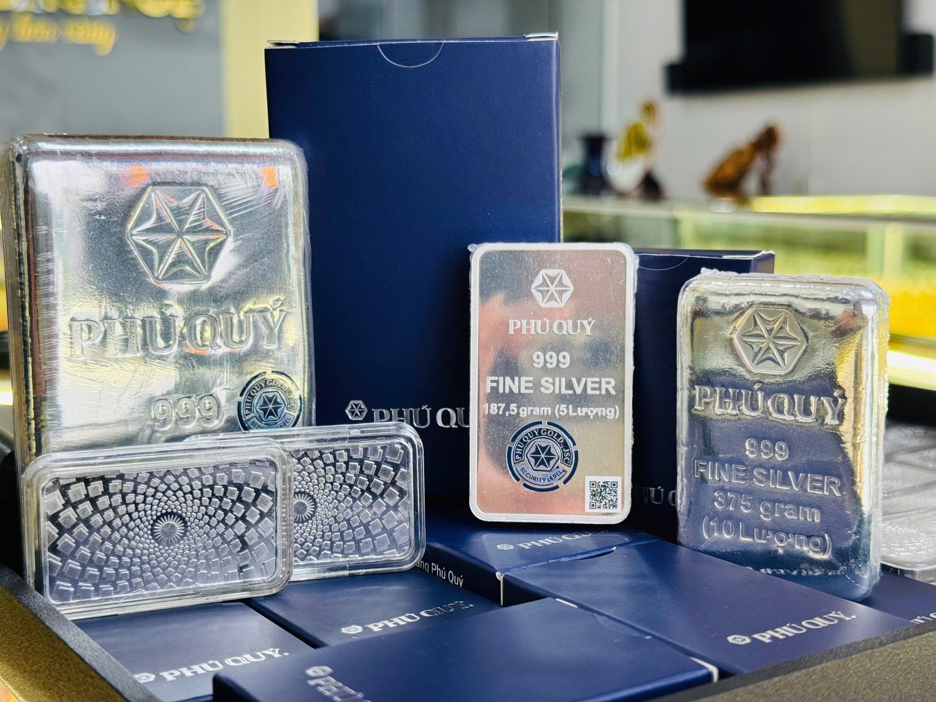 Sølvprisen i dag 1. desember 2025: Phu Quy Silver overstiger langt merket på 2,2 millioner VND/tael