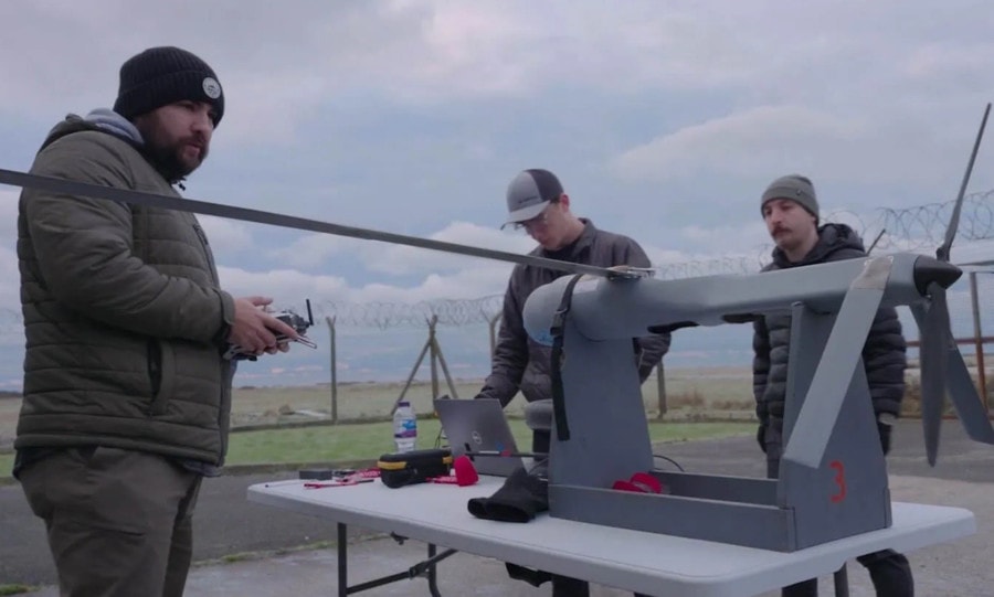 UAV tự sát Altius của Mỹ gặp khó khăn trước tác chiến điện tử Nga tại Ukraine - Ảnh 1.