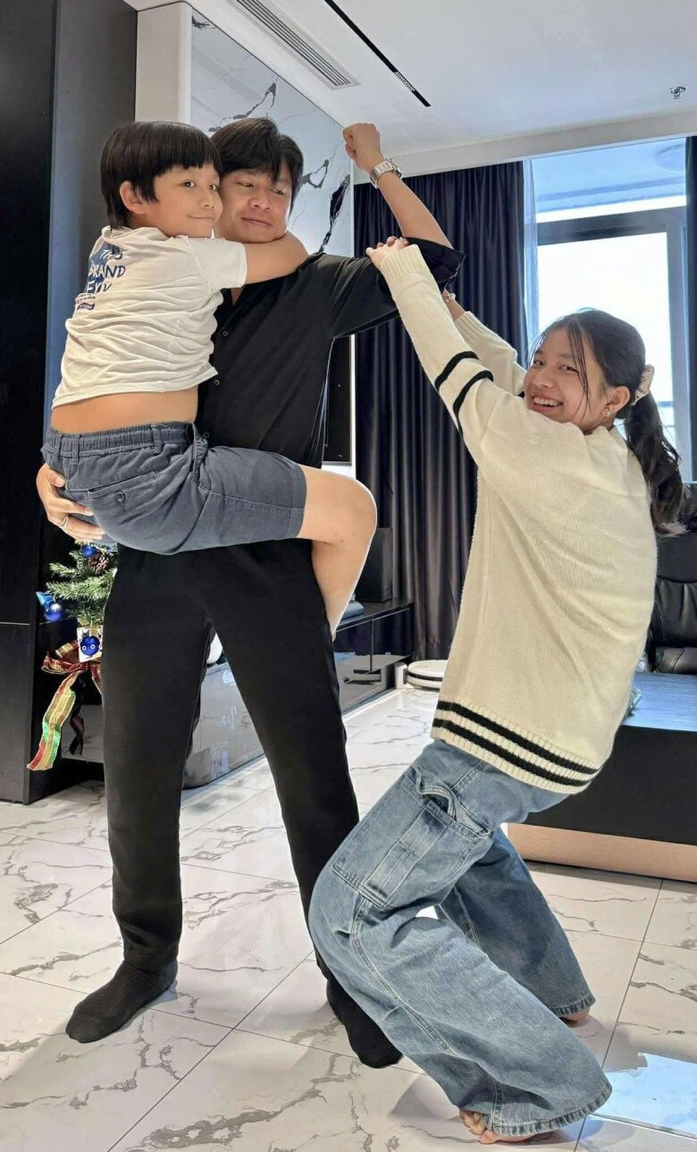 Nguyễn Văn Chung nổi tiếng với câu chuyện làm bố đơn thân, nuôi nấng 2 con.