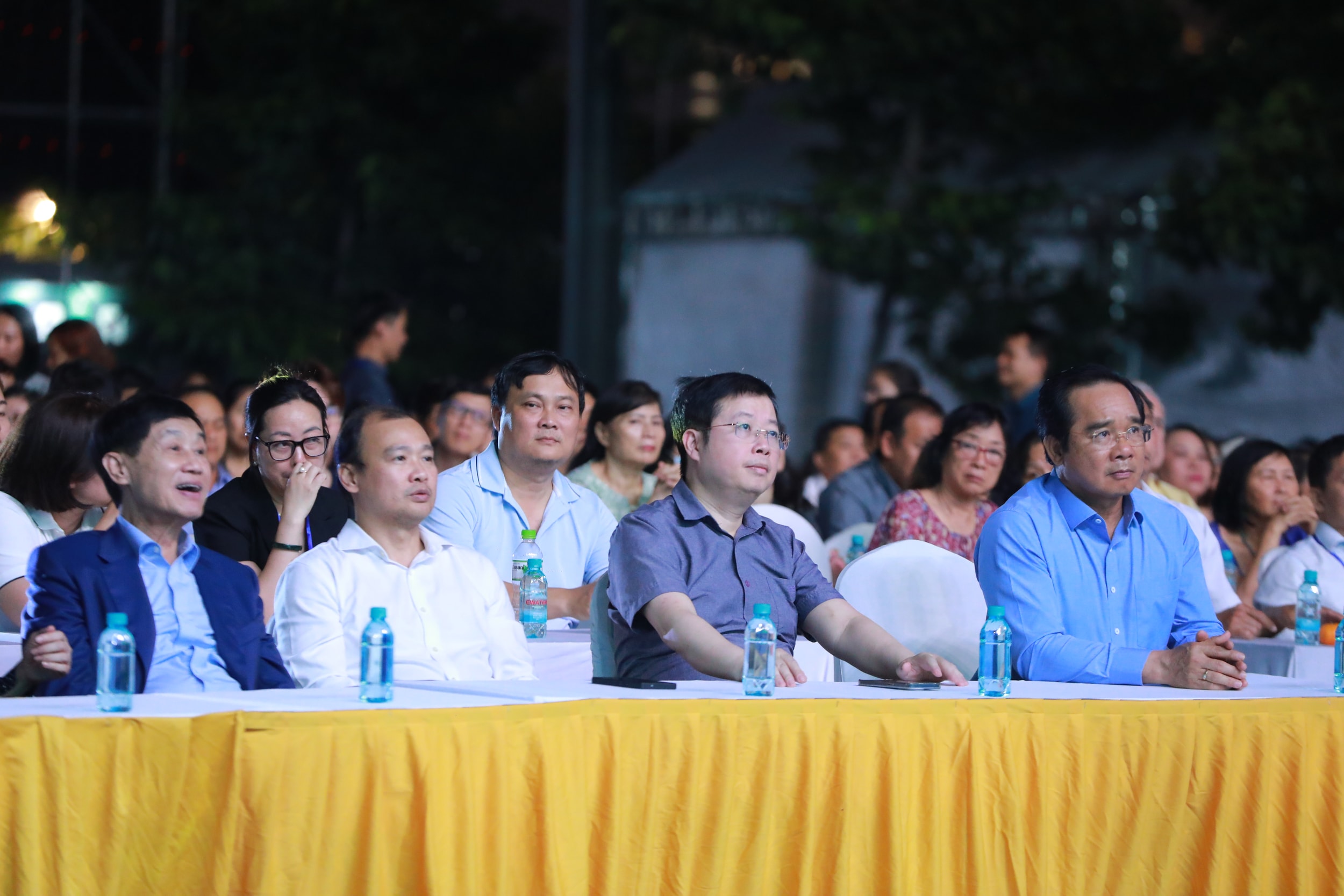 Đêm nhạc 'Nghĩa tình phương Nam' góp 25 tỷ 10 triệu đồng vào Quỹ Tấm lòng Việt tiếp sức đồng bào miền Trung- Ảnh 1.