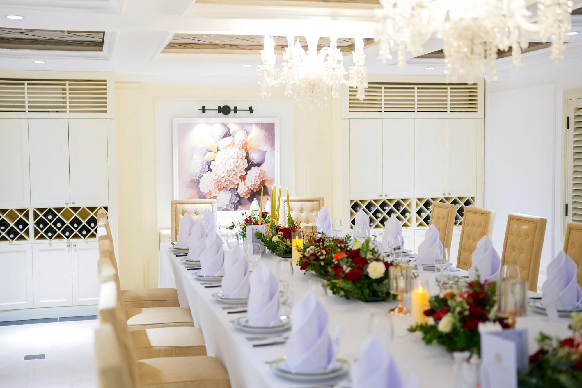 Biệt thự màu trắng của doanh nhân Phương Lê.