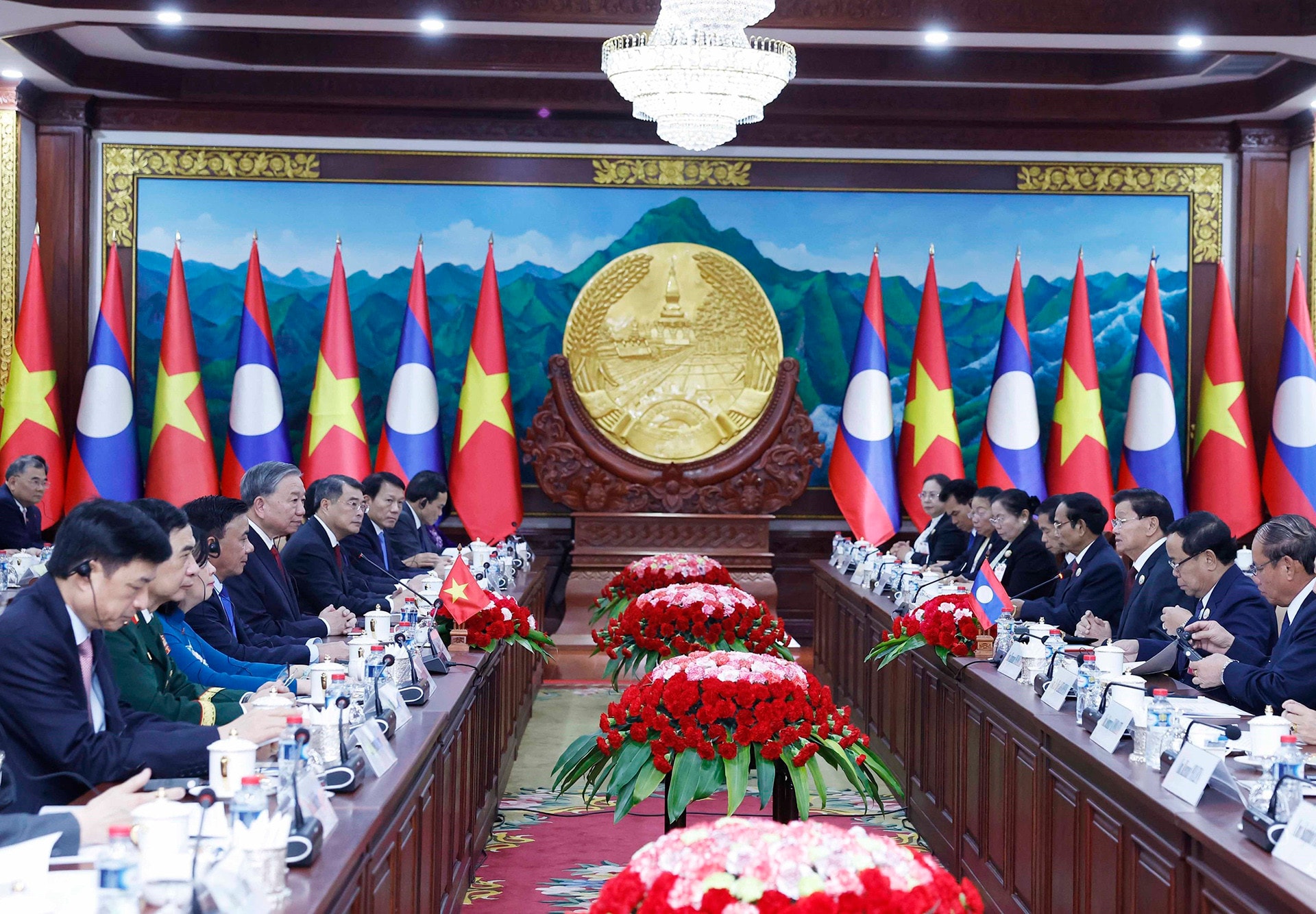 vnapotaltongbithutolamhoidamvoitongbithuchutichnuoclao8443186 1764562971680232717828.jpg