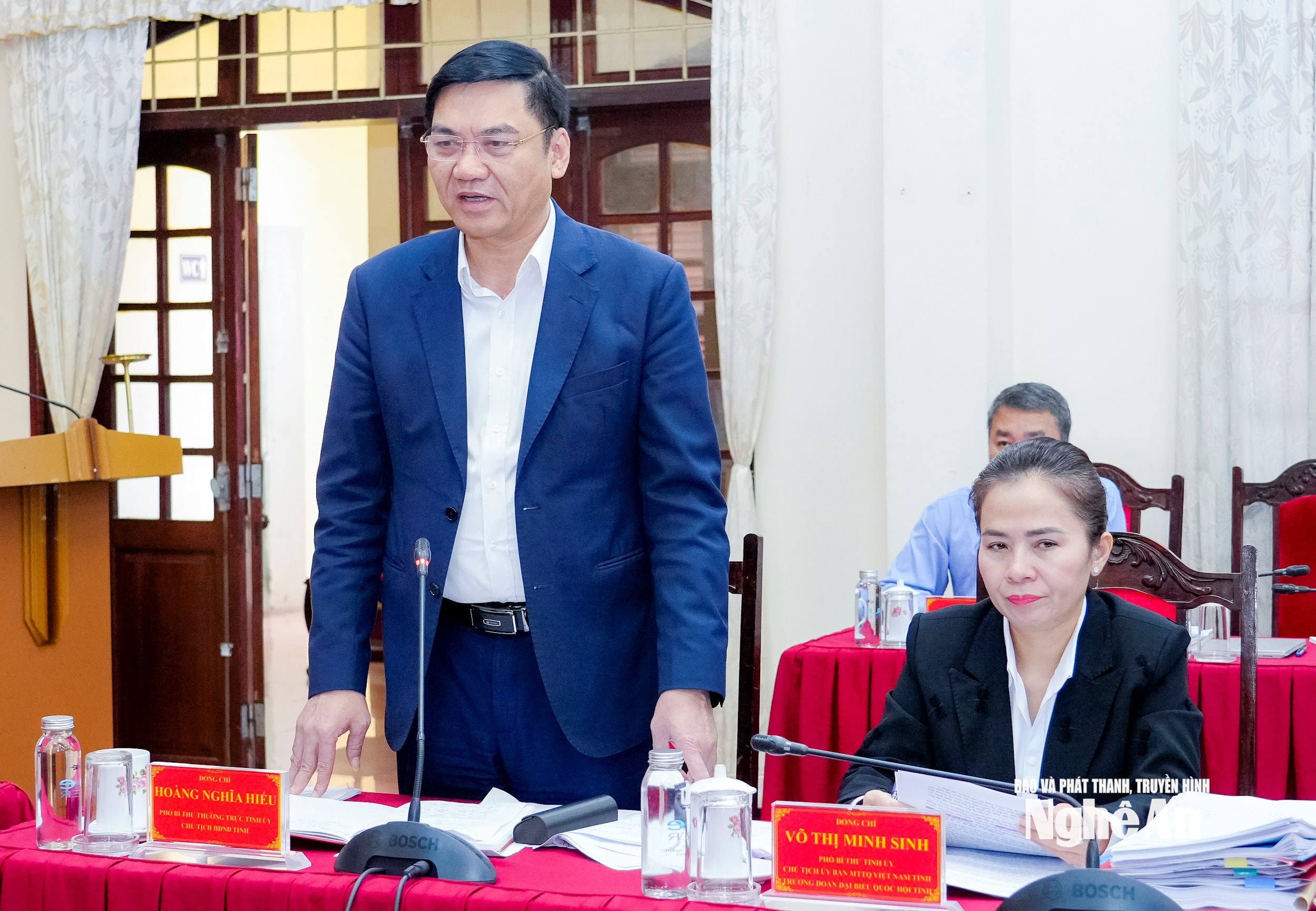 Phó Bí thư Thường trực Tỉnh ủy, Chủ tịch HĐND tỉnh Hoàng Nghĩa Hiếu phát biểu tại phiên họp. Ảnh: Phạm Bằng