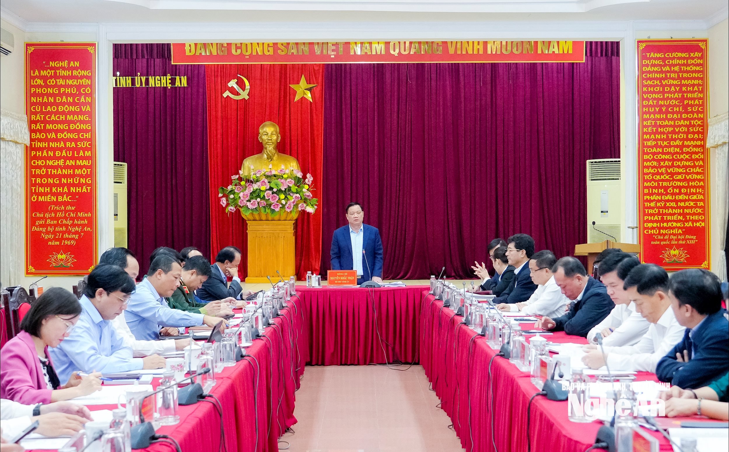 Đồng chí Nguyễn Khắc Thận - Bí thư Tỉnh uỷ, Ph Trưởng Ban Chỉ đạo tỉnh chủ trì phiên họp thứ nhất Ban Chỉ đạo bầu cử đại biểu Quốc hội và HĐND các cấp nhiệm kỳ 2026-2031. Ảnh: Phạm Bằng