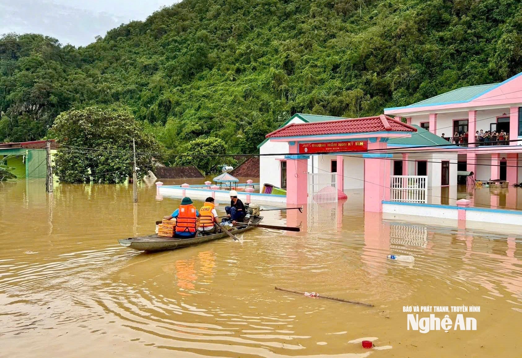 Xã Tân Kỳ trải qua trận lũ lịch sử đầu tháng 10. Ảnh Xuân Hoàng
