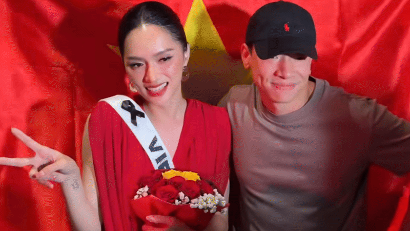 Hương Giang quấn quýt bên 