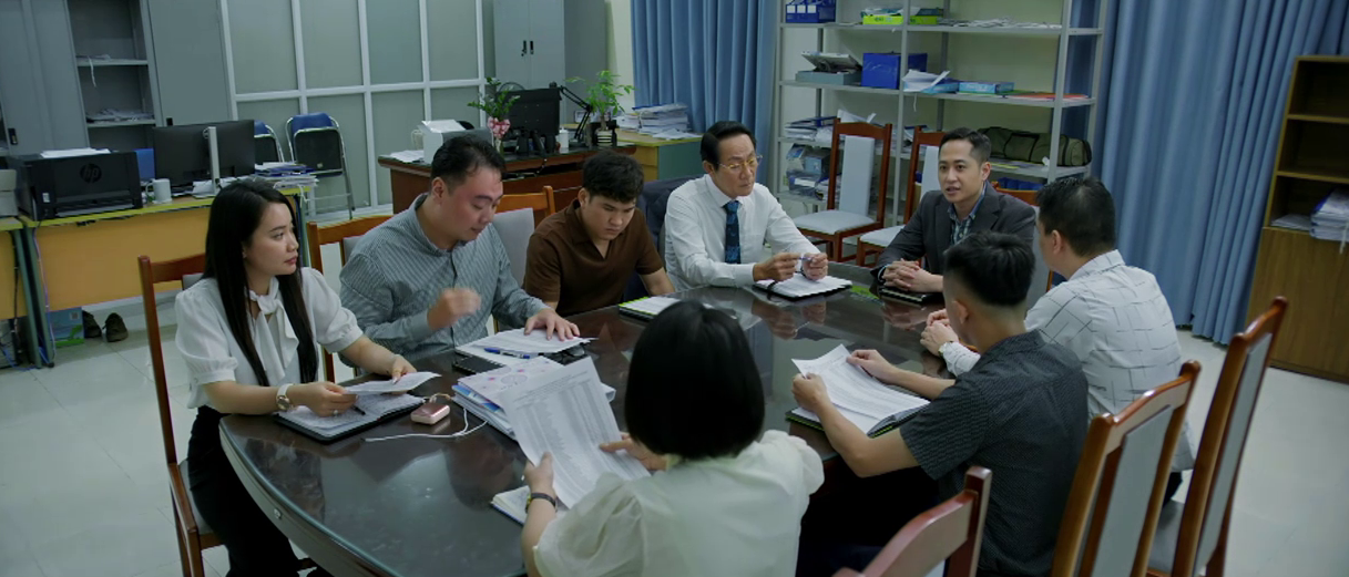 Ông Phi bị Thái cố tình giao cho những công việc tay chân nặng nhọc.