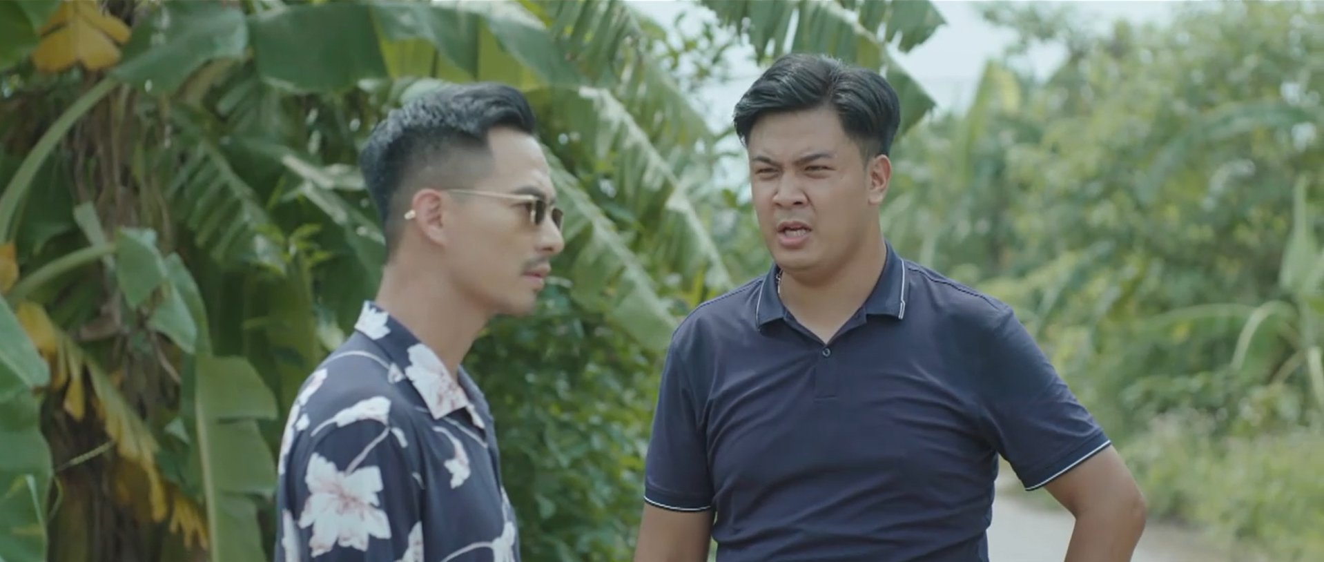 Lằn ranh - Tập 22: Hàng loạt quan chức Việt Đông bị bắt vì đánh bạc- Ảnh 1.