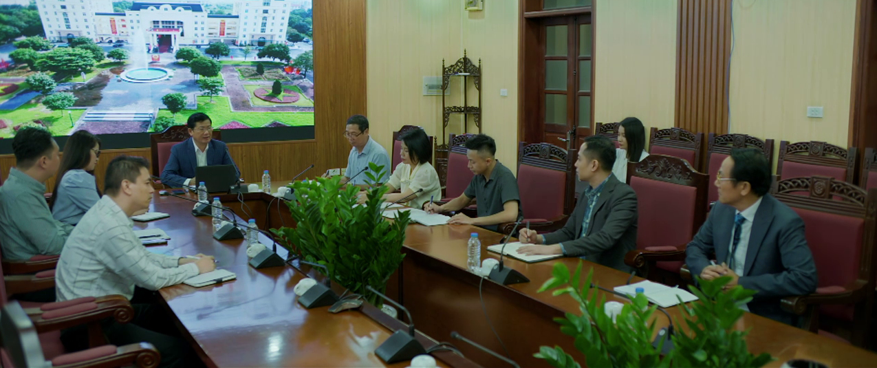 Ông Phi (NSƯT Hoàng Hải) trong cuộc họp công bố nhân sự mới.