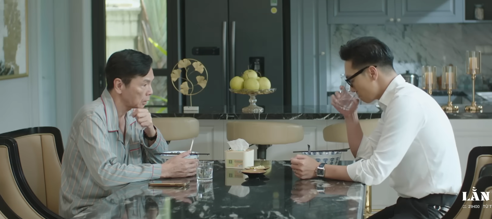 Lằn ranh - Tập 23: Vinh đứng đầu danh sách bị khởi tố bắt giữ - Ảnh 1.