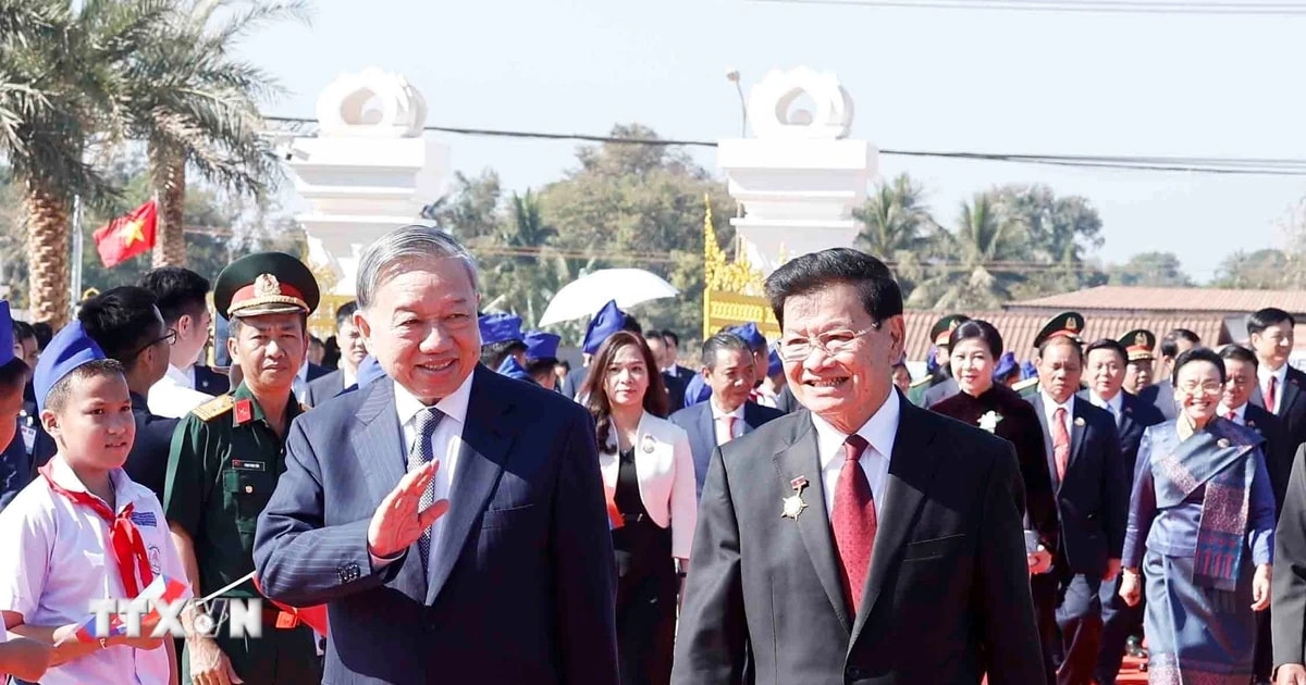 Tổng Bí thư Tô Lâm cùng Tổng Bí thư, Chủ tịch nước Lào Thongloun Sisoulith dự khánh thành Công viên Hữu nghị Lào-Việt Nam. (Ảnh: Thống Nhất/TTXVN)