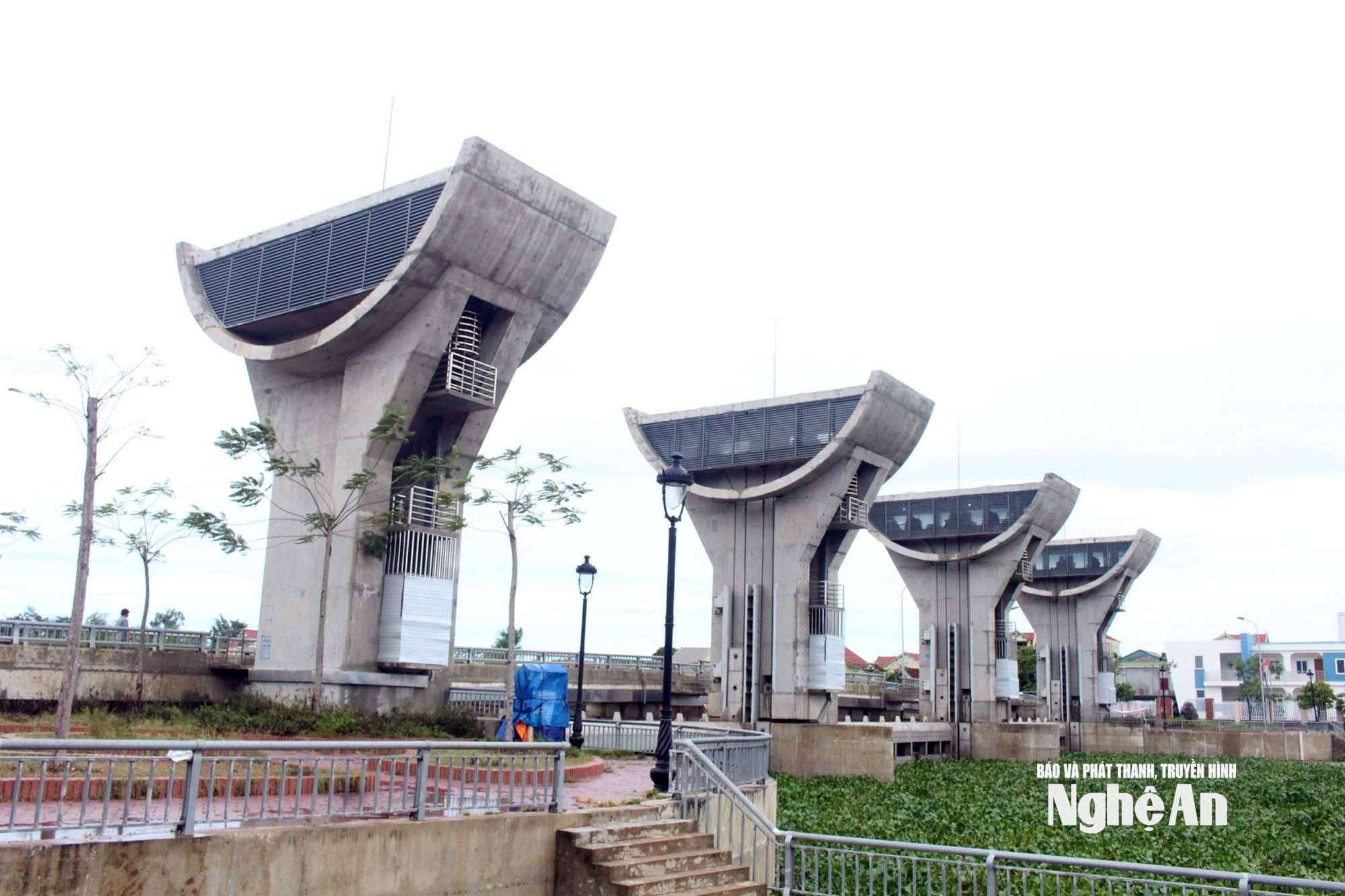 Cống Diễn Thành đã được nâng cấp, phục vụ sản xuất, dân sinh. Ảnh tư liệu Phú Hương