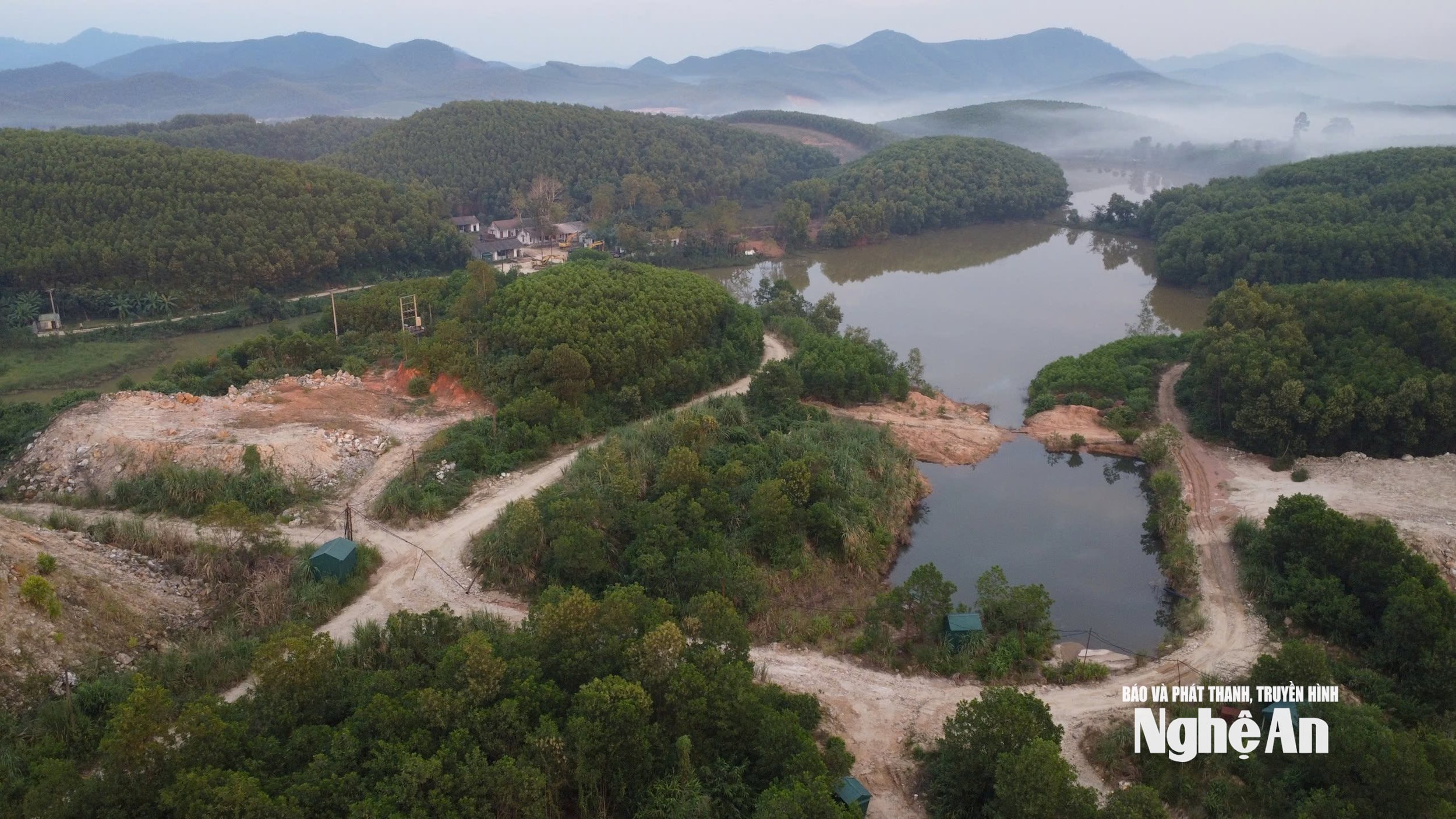 Mỏ ruby - saphir khu vực Đồi Tỷ - he Mét, xã Châu Bình. Ảnh: Vĩnh Hoàng