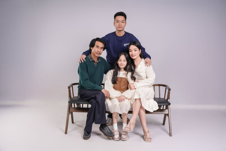 Con trai của nam nghệ sĩ cao nhất nhà, điển trai ở tuổi 19.