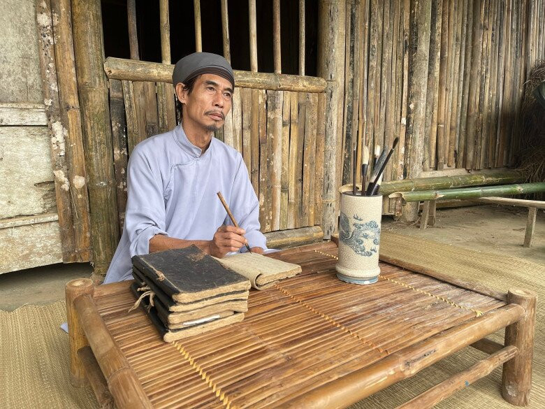 NSƯT Phú Đôn được nhiều khán giả đặt cho biệt danh là ‘người đàn ông khắc khổ nhất màn ảnh Việt’.
