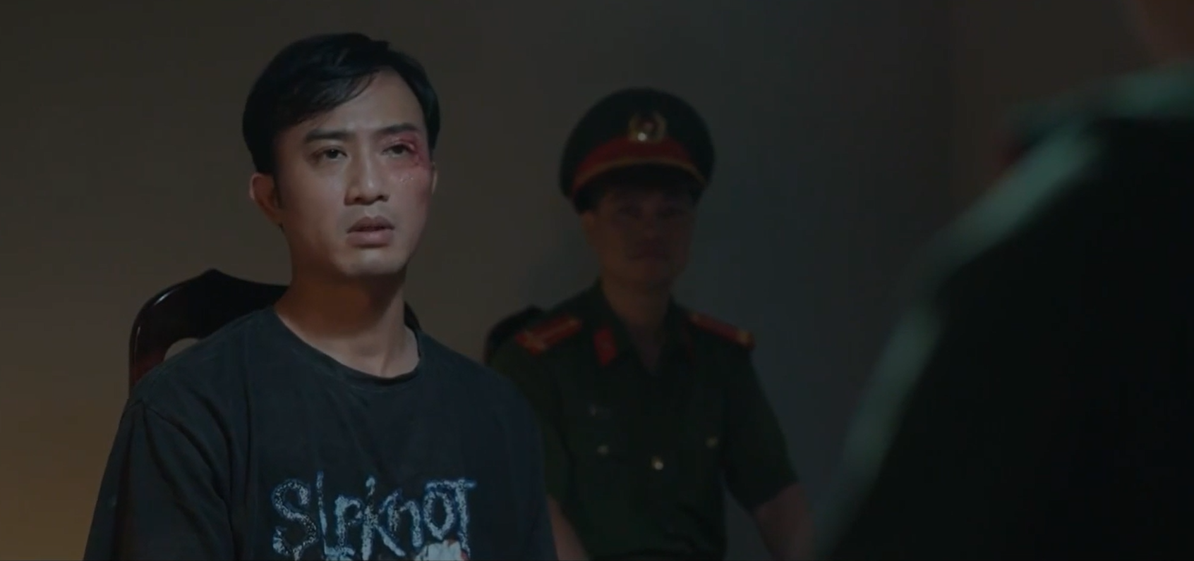 Lằn ranh - Tập 23: Ông Sách buông tay Khắc trong cuộc đua giành ghế Giám đốc Sở?- Ảnh 1.