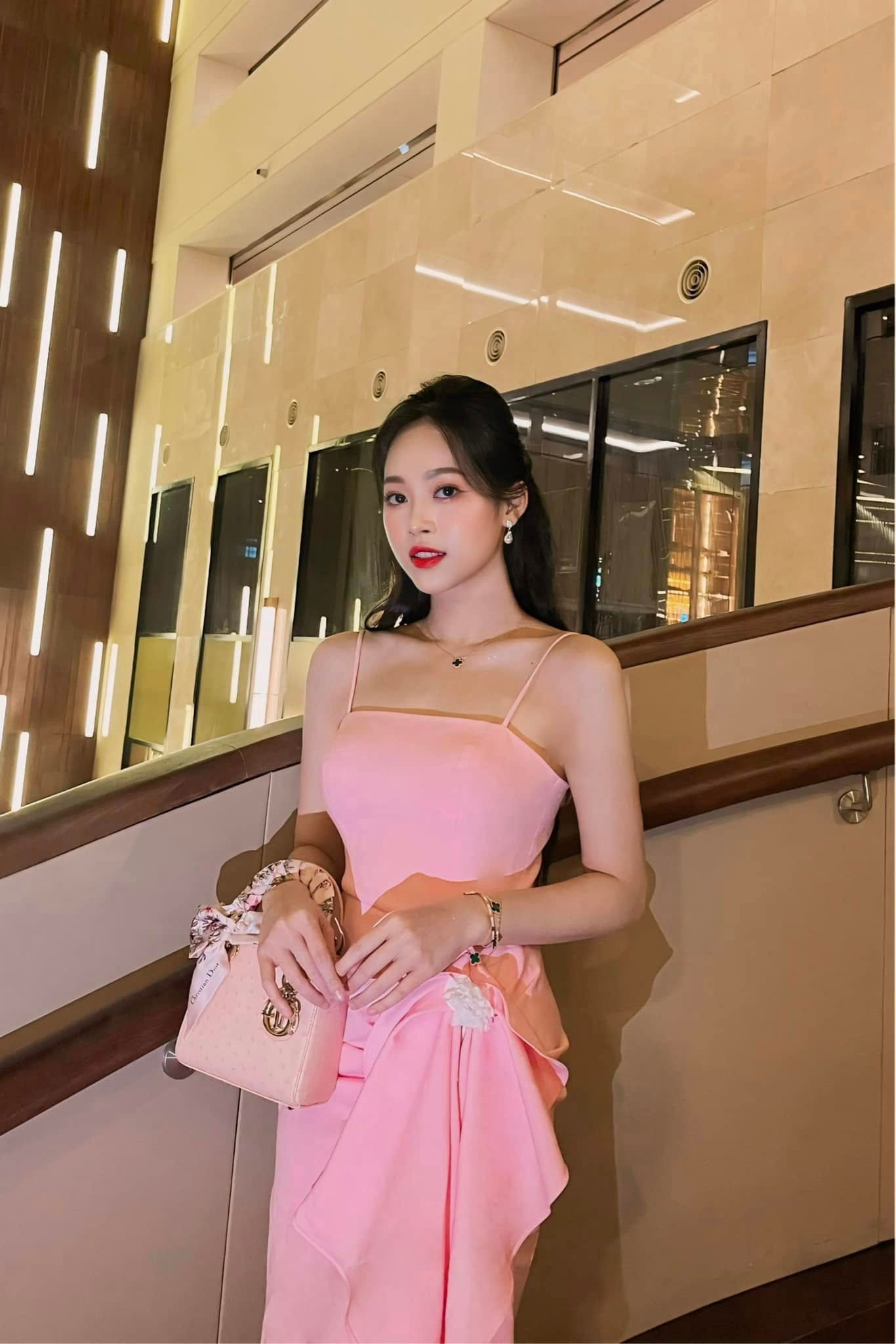 Á hậu Trịnh Thuỳ Linh dạo này: Ở ẩn 6 tháng, lộ loạt