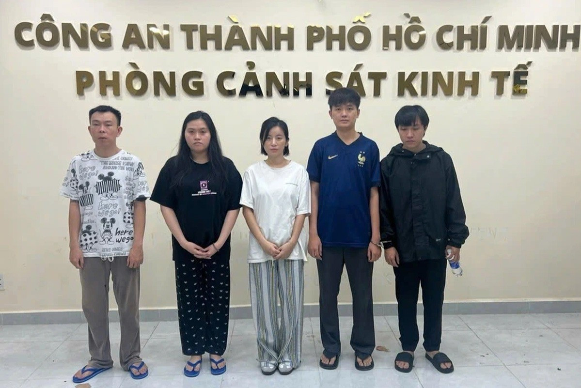 Ngân 98 và Lương Bằng Quang bị bắt giữ liên quan đến sản xuất hàng giả và hối lộ.