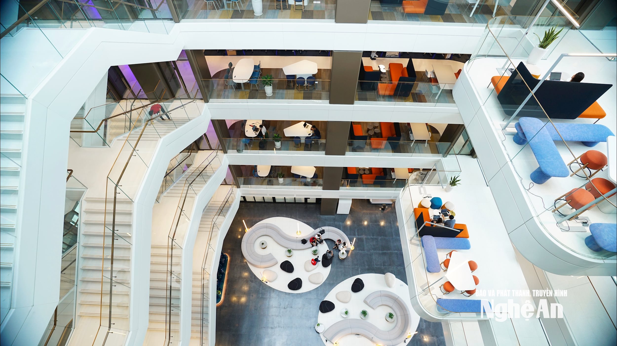 Modern arbetsplats på Masan Consumer