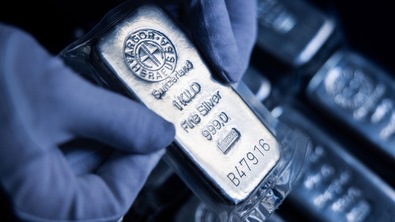 Etterspørselen etter gull og sølv er på sitt nest høyeste i historien.