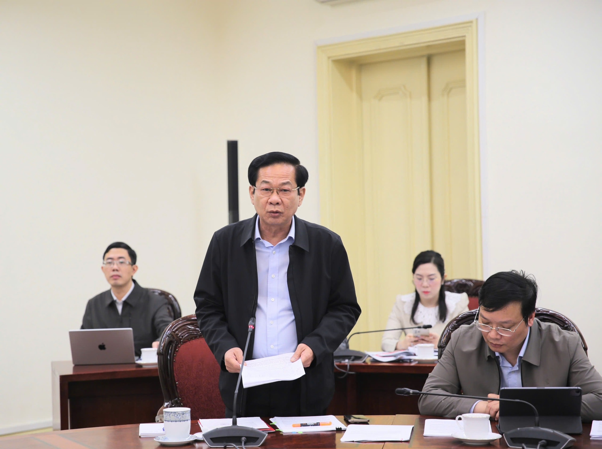 Phó Thủ tướng Phạm Thị Thanh Trà yêu cầu rà soát kỹ phương pháp đánh giá cán bộ, công chức- Ảnh 4. Phó Thủ tướng Phạm Thị Thanh Trà yêu cầu rà soát kỹ phương pháp đánh giá cán bộ, công chức- Ảnh 4.