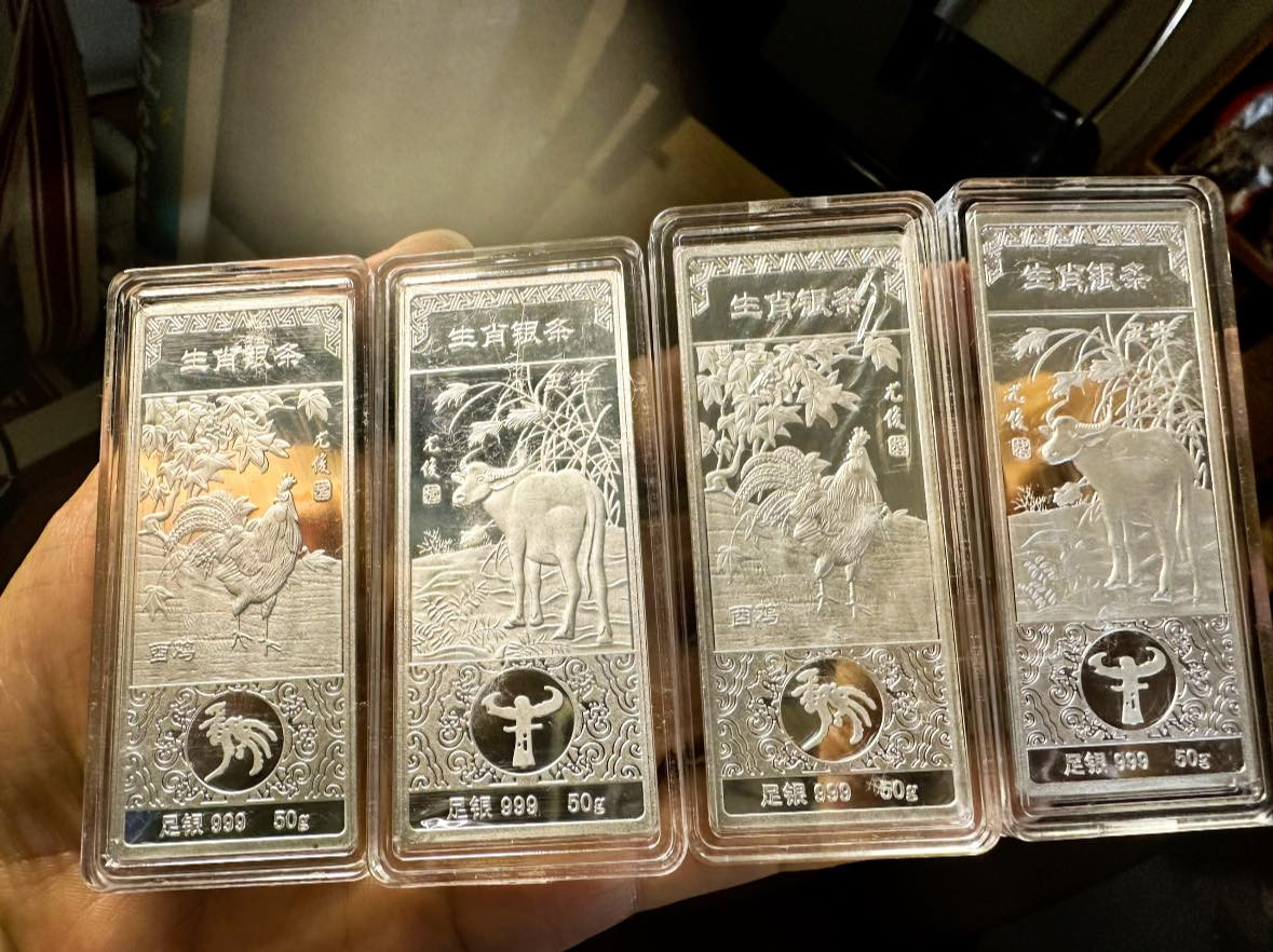 Giá bạc lập kỷ lục mới kéo giá vàng giữ trên mốc 4.200 USD/ounce