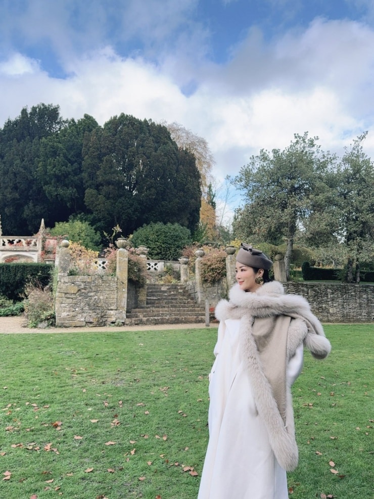 Giáng My dạo chơi làng cổ đẹp nhất nước Anh - 3