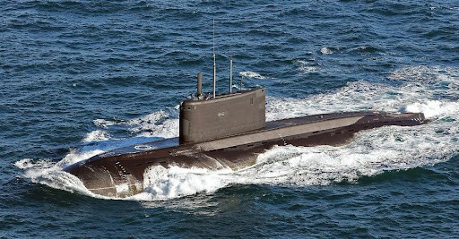 Tàu ngầm Nga nổi lên ngoài khơi Đức gây lo ngại về an ninh khu vực - Ảnh 4.