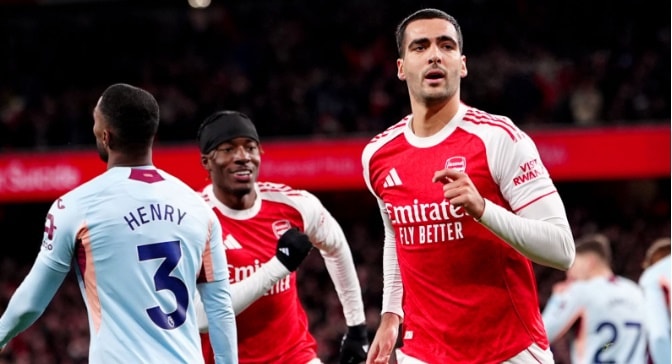 Merino tiếp tục cho thấy cái duyên ghi bàn.