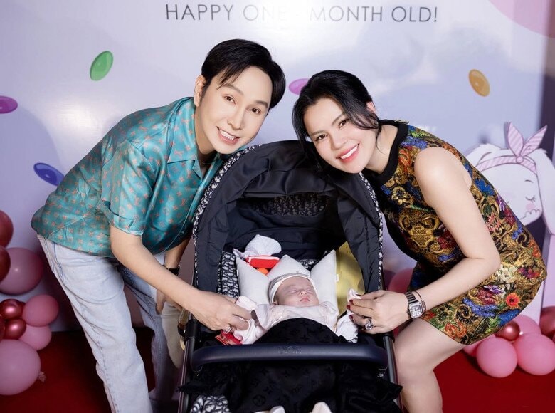 Phương Lê và Vũ Luân vừa hạnh phúc đón con gái.