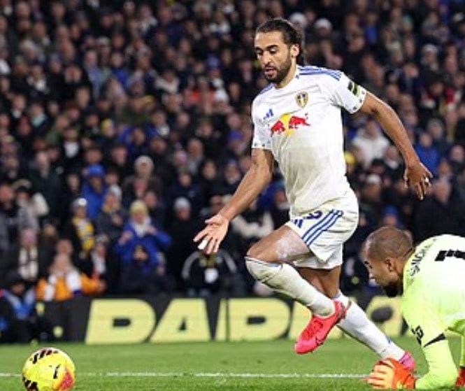 Chelsea để thua khó hiểu trước Leeds.